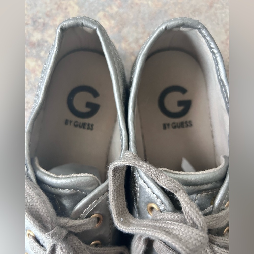 G by GUESS GGBacker3 Quilted Silver Sparkle Sneakers Size 7.5 - Picture 3 of 9